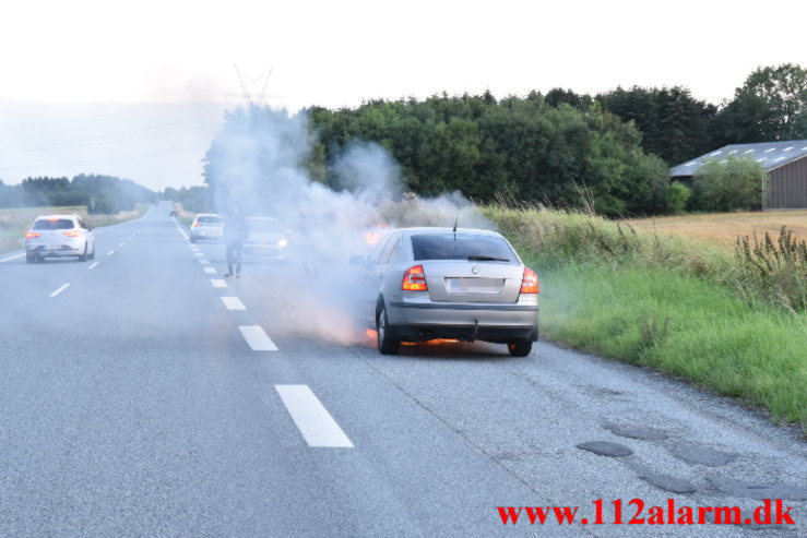 Bilbrand. Hovedvejen ved Viuf. 19/08-2021. Kl. 20:18.