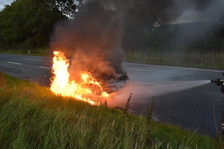 Bilbrand. Hovedvejen ved Viuf. 19/08-2021. Kl. 20:18.