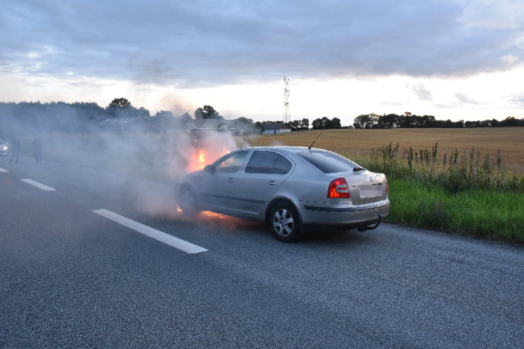 Bilbrand. Hovedvejen ved Viuf. 19/08-2021. Kl. 20:18.