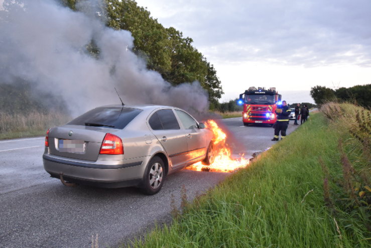 Bilbrand. Hovedvejen ved Viuf. 19/08-2021. Kl. 20:18.