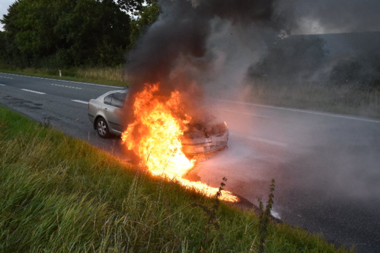 Bilbrand. Hovedvejen ved Viuf. 19/08-2021. Kl. 20:18.