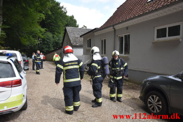 Brand i Villa. Frøkær Skovvej i Vejle. 21/08-2021. KL. 12:38.