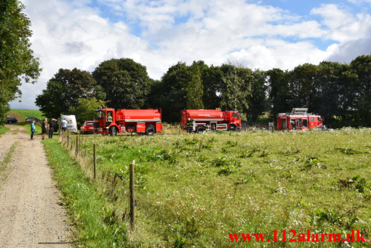 Gårdbrand. Mørkholtvej ved Randbøl. 27/08-2021. Kl. 14:10.