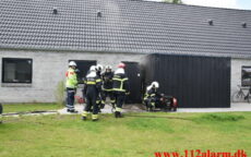 Askebæger satte ild til skuret. Boeskærvej i Vejle. 30/08-2021. KL. 12:10.