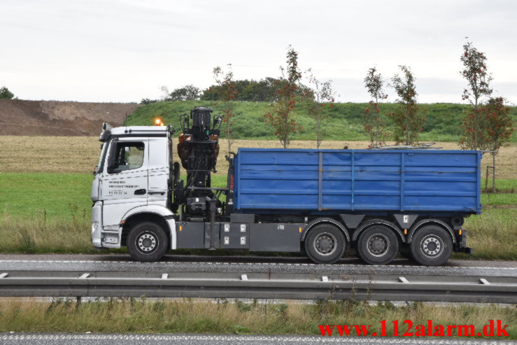 Anhænger kom i slinger og lad sig ned. Østjyske Motorvej ved Hedensted. 21/09-2021. Kl. 10:25.