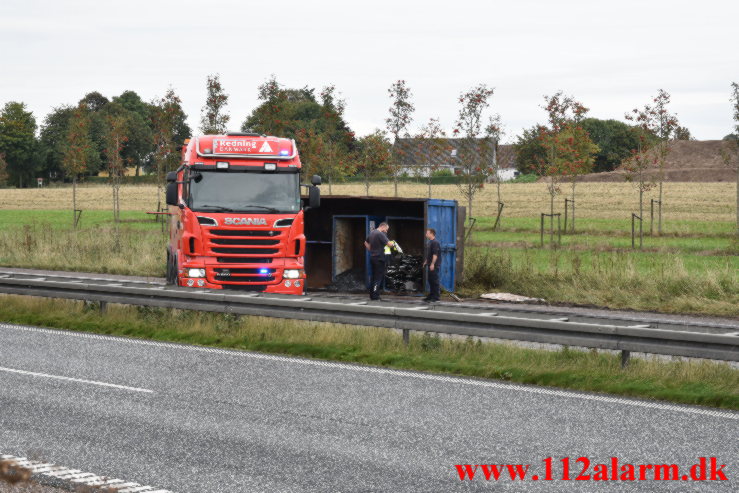 Anhænger kom i slinger og lad sig ned. Østjyske Motorvej ved Hedensted. 21/09-2021. Kl. 10:25.