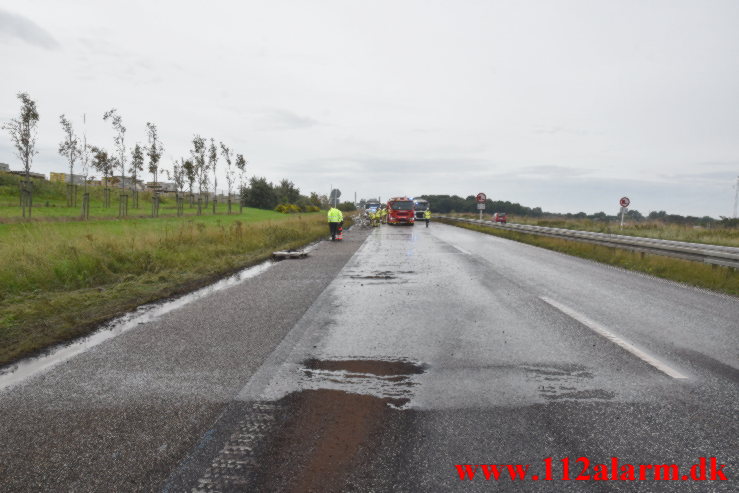 Anhænger kom i slinger og lad sig ned. Østjyske Motorvej ved Hedensted. 21/09-2021. Kl. 10:25.