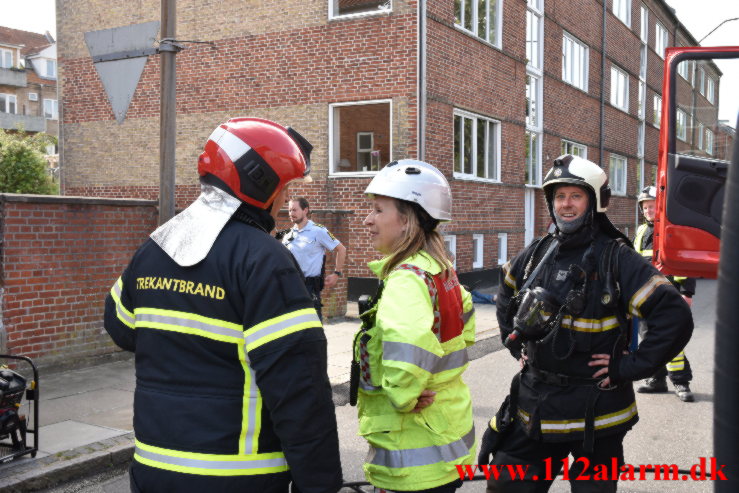 Brand i ejendom. Ørstedsgade 50 i Vejle. 02/09-2021. Kl. 14:10.