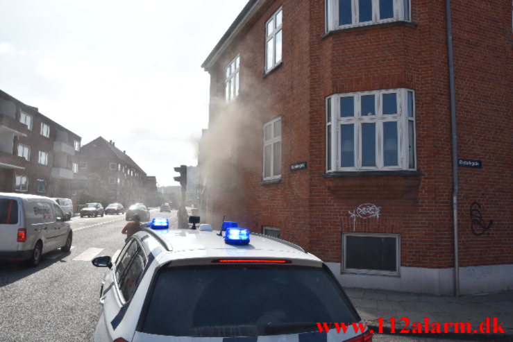 Brand i ejendom. Ørstedsgade 50 i Vejle. 02/09-2021. Kl. 14:10.