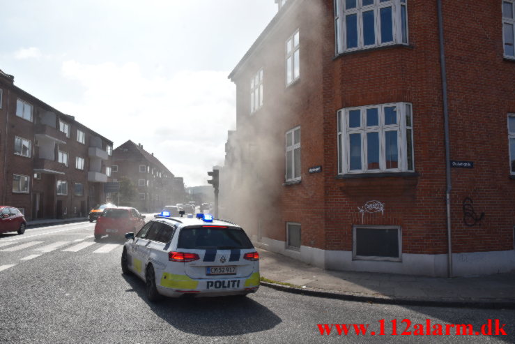 Brand i ejendom. Ørstedsgade 50 i Vejle. 02/09-2021. Kl. 14:10.