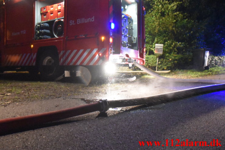 Voldsom Gårdbrand. Oustrupvej ude i Vork. 04/10-2021. Kl. 21:44.