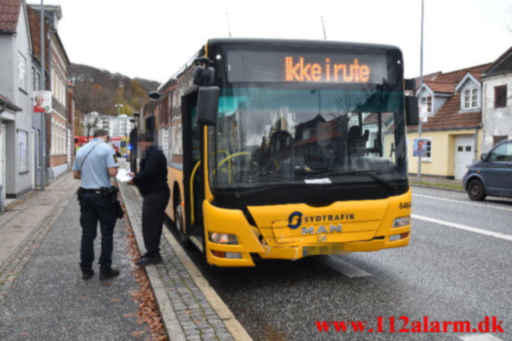 FUH med fastklemt. Nørrebrogade i Vejle. 08/11-2021. KL. 14:11.