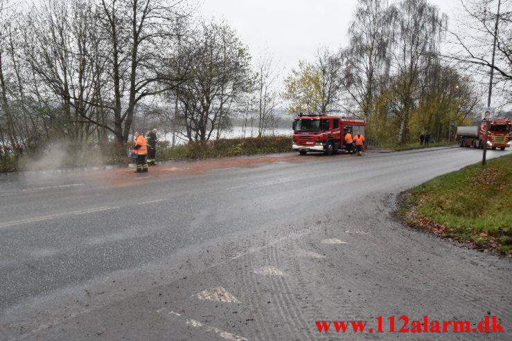 Dieselolie på rastepladsen. Ribe Landevej i Vejle. 15/11-2021. KL. 10:24.