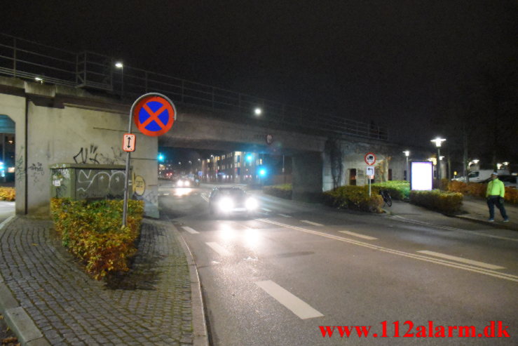 Lastbil ramte broen. Skovgade i Vejle. 15/11-2021. KL. 20:54.