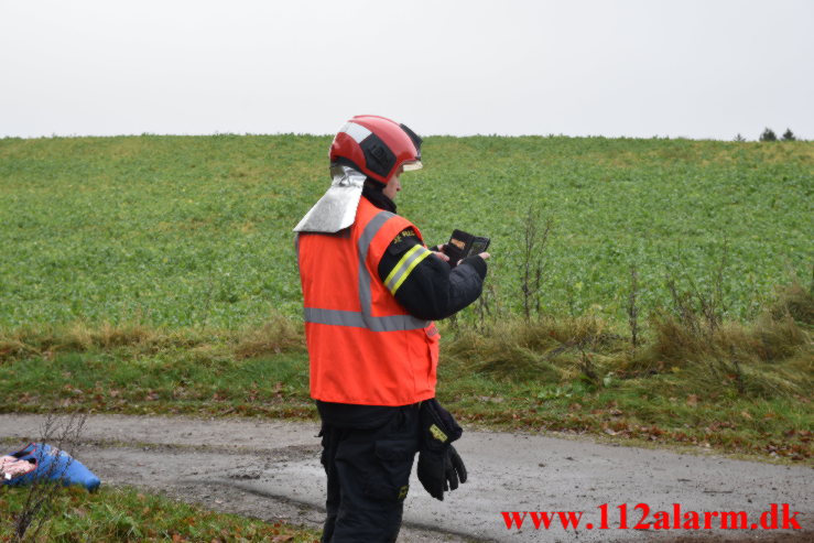 Landene på taget i grøften. Bøgvadvej ved Egtved. 28/11-2021. KL. 11:12.