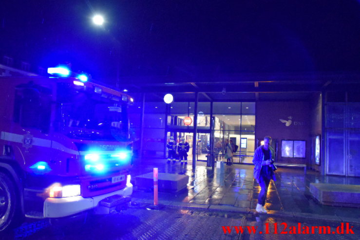 Brand i skraldespand. Vejle Banegård. 31/10-2021. KL. 23:32. 