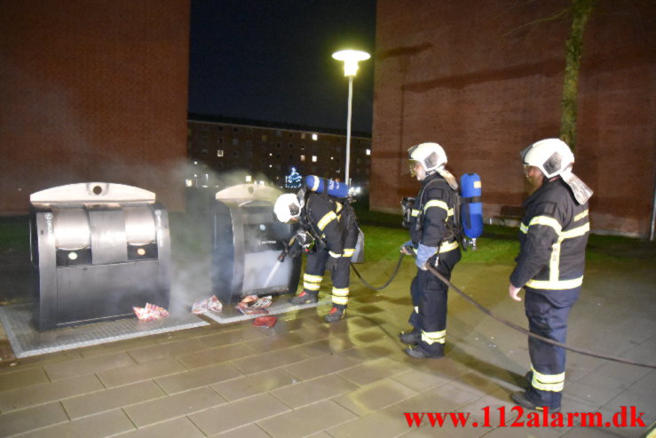 Brandvæsnet måtte flygte inden branden var slukket. Moldevej ved nummer 61. 16/12-2021. Kl. 20:46.