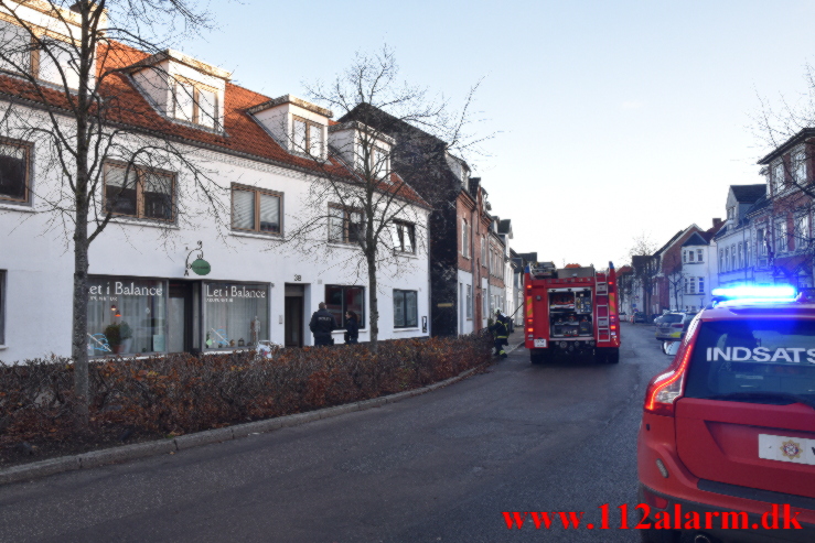 Plastik skår på et varmt komfur. Fredericiagade 3 B i Vejle. 18/12-2021. KL. 14:07.
