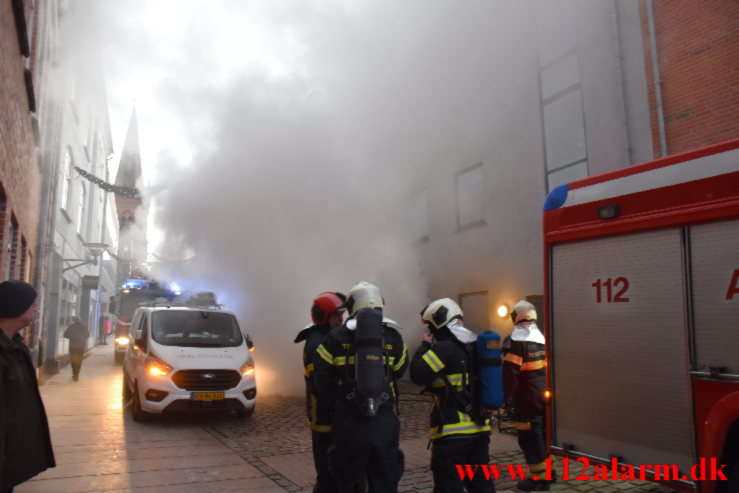 Branden raseret hele køkkenet. Grønnegade 21 i Vejle. 20/12-2021. Kl. 15:50.