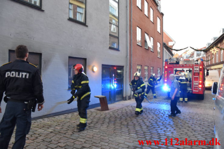 Branden raseret hele køkkenet. Grønnegade 21 i Vejle. 20/12-2021. Kl. 15:50.