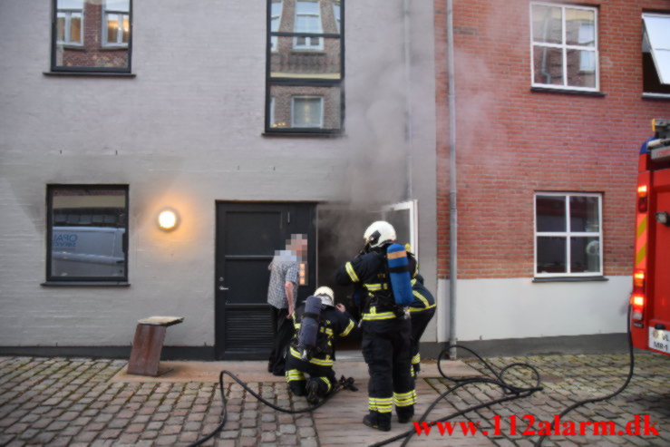 Branden raseret hele køkkenet. Grønnegade 21 i Vejle. 20/12-2021. Kl. 15:50.