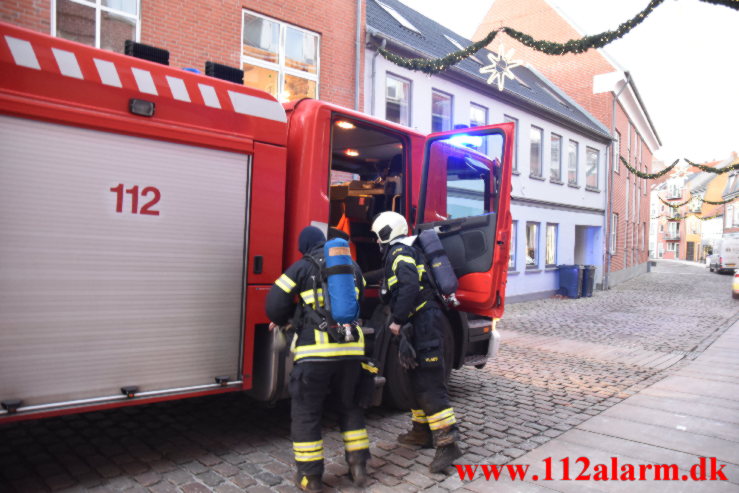 Branden raseret hele køkkenet. Grønnegade 21 i Vejle. 20/12-2021. Kl. 15:50.