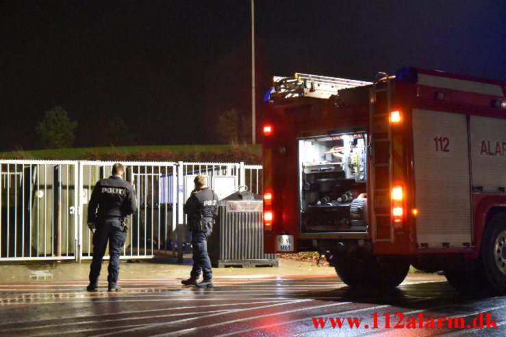 Brand i Container. Løget Høj 22 i Vejle. 22/12-2021. KL. 20:05.