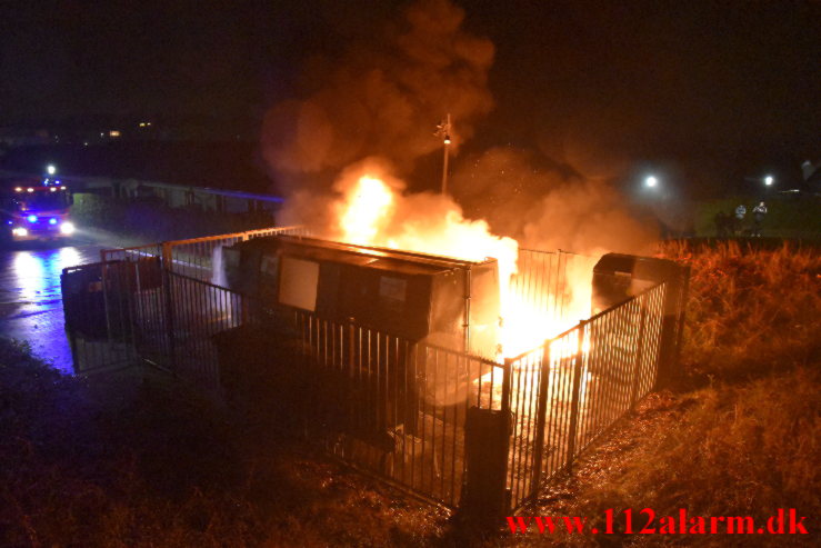 Brand i Container. Løget Høj 22 i Vejle. 22/12-2021. KL. 20:05.