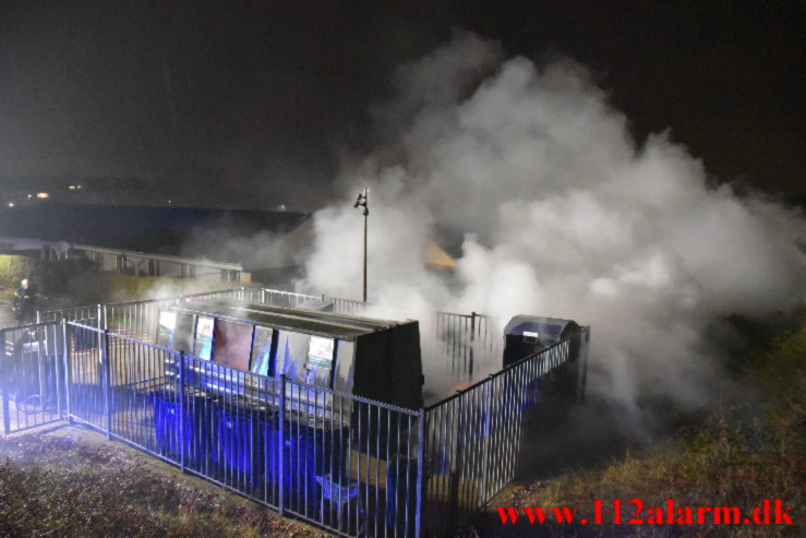 Brand i Container. Løget Høj 22 i Vejle. 22/12-2021. KL. 20:05.