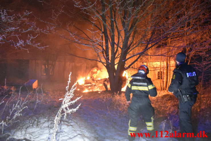 Brand i campingvogn på ubeboet gård. Grønlandsvej i Vejle. 26/12-2021. KL. 20:30.