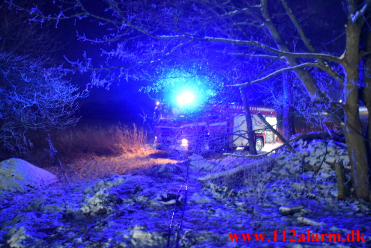 Brand i campingvogn på ubeboet gård. Grønlandsvej i Vejle. 26/12-2021. KL. 20:30.