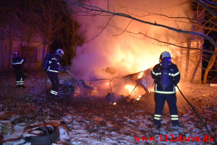Brand i campingvogn på ubeboet gård. Grønlandsvej i Vejle. 26/12-2021. KL. 20:30.