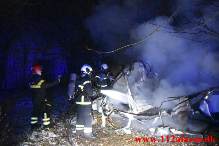 Brand i campingvogn på ubeboet gård. Grønlandsvej i Vejle. 26/12-2021. KL. 20:30.