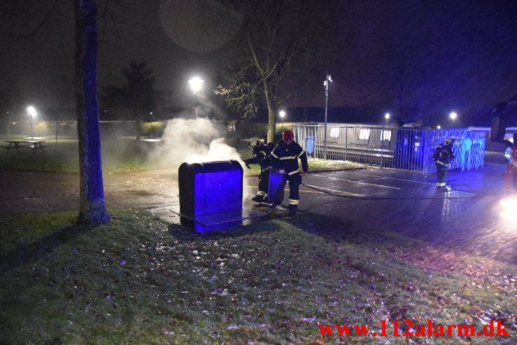 2 Stk. Container brand. Søndermarken i Vejle. 29/12-2021. Kl. 21:25.