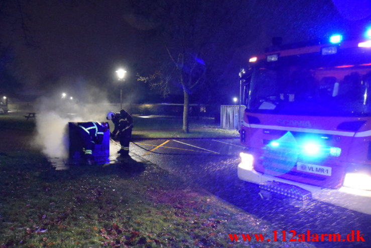 2 Stk. Container brand. Søndermarken i Vejle. 29/12-2021. Kl. 21:25.