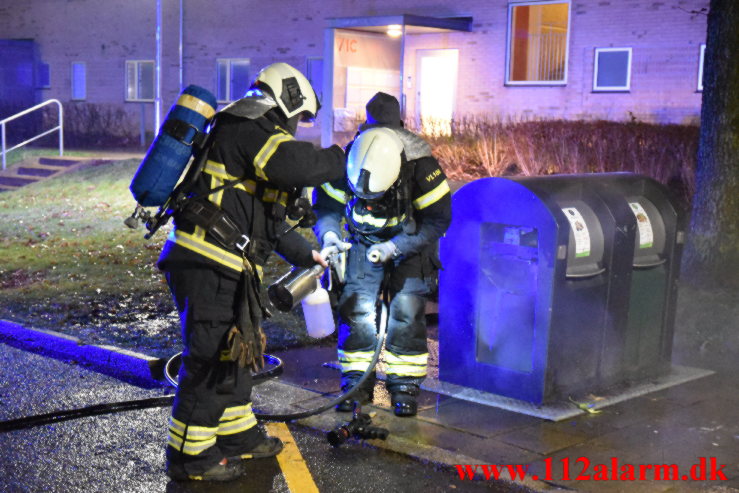 2 Stk. Container brand. Søndermarken i Vejle. 29/12-2021. Kl. 21:25.