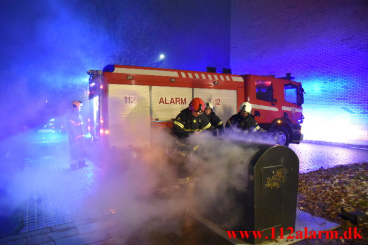 2 Stk. Container brand. Søndermarken i Vejle. 29/12-2021. Kl. 21:25.