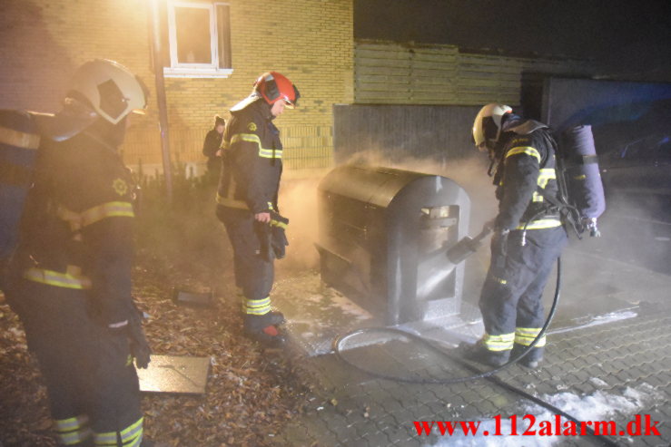 2 Stk. Container brand. Søndermarken i Vejle. 29/12-2021. Kl. 21:25.