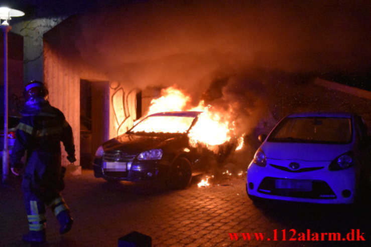 Mistænksom Bilbrand. Under Højbanen i Vejle. 31/12-2021. KL. 03:52.