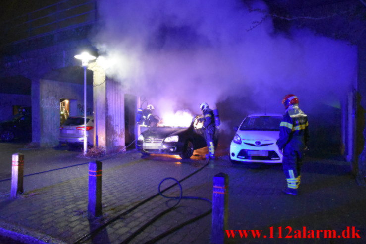 Mistænksom Bilbrand. Under Højbanen i Vejle. 31/12-2021. KL. 03:52.