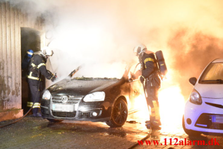 Mistænksom Bilbrand. Under Højbanen i Vejle. 31/12-2021. KL. 03:52.