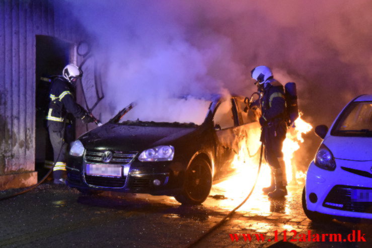 Mistænksom Bilbrand. Under Højbanen i Vejle. 31/12-2021. KL. 03:52.