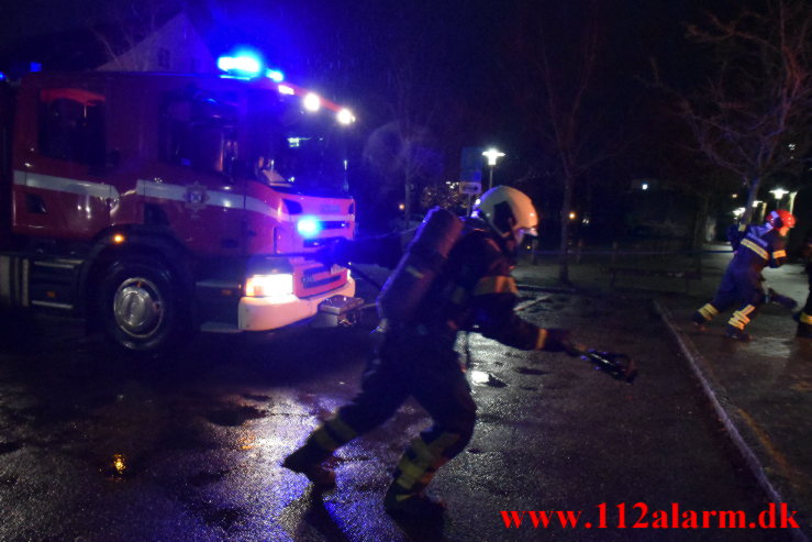 Mistænksom Bilbrand. Under Højbanen i Vejle. 31/12-2021. KL. 03:52.