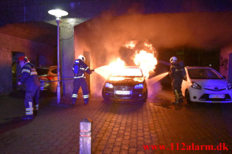 Mistænksom Bilbrand. Under Højbanen i Vejle. 31/12-2021. KL. 03:52.