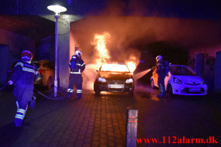 Mistænksom Bilbrand. Under Højbanen i Vejle. 31/12-2021. KL. 03:52.