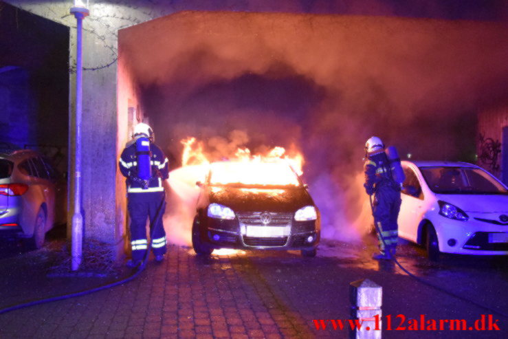 Mistænksom Bilbrand. Under Højbanen i Vejle. 31/12-2021. KL. 03:52.