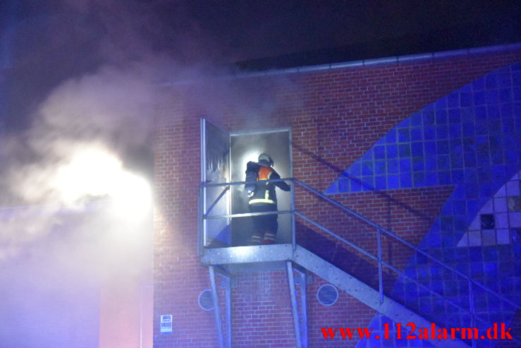 Brand i fysiklokale. Egtved Skole. 03/01-2022. Kl. 20:04.