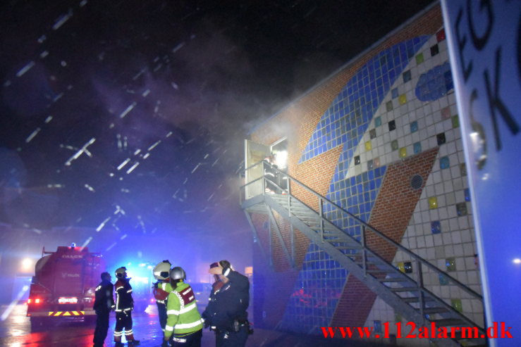 Brand i fysiklokale. Egtved Skole. 03/01-2022. Kl. 20:04.