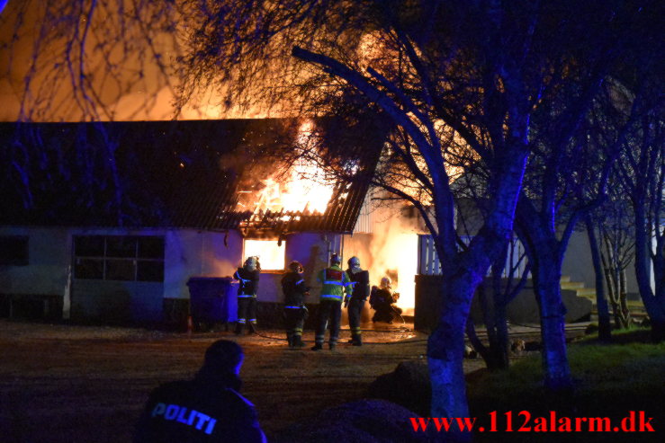 Voldsom brand i fyrrum. Fredericiavej ved Skærup. 14/01-2022. KL. 21:57.