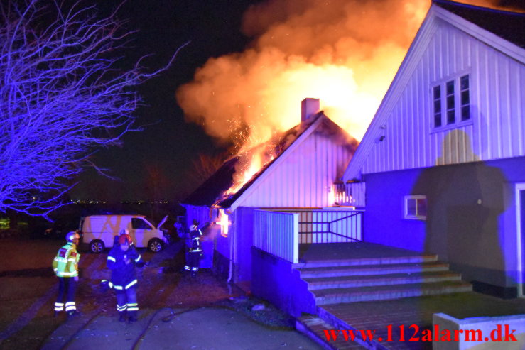 Voldsom brand i fyrrum. Fredericiavej ved Skærup. 14/01-2022. KL. 21:57.